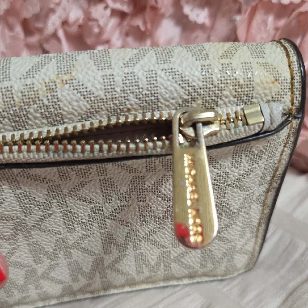 Michael Kors Logo Print Wallet in Cream and Gold - Picture 3 of 9